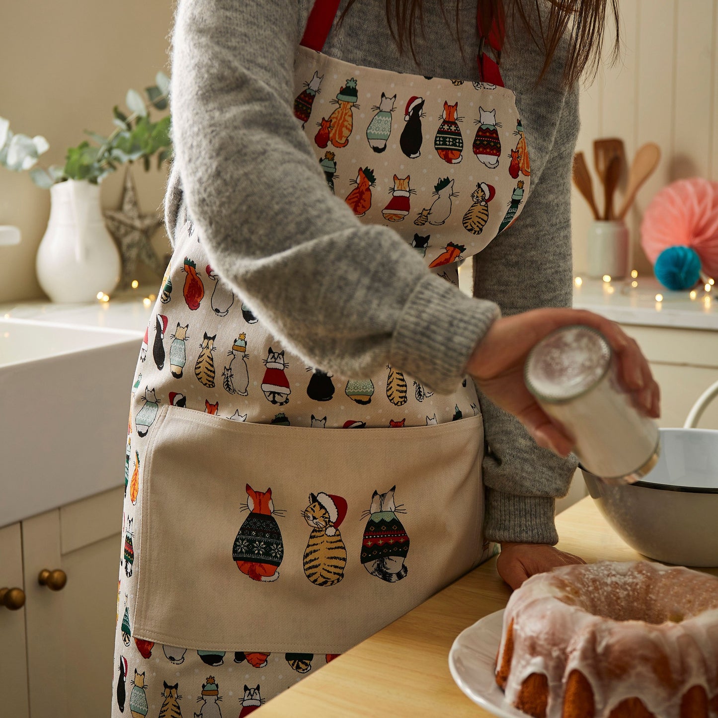 Uw Christmas Cats In Waiting Cotton Apron