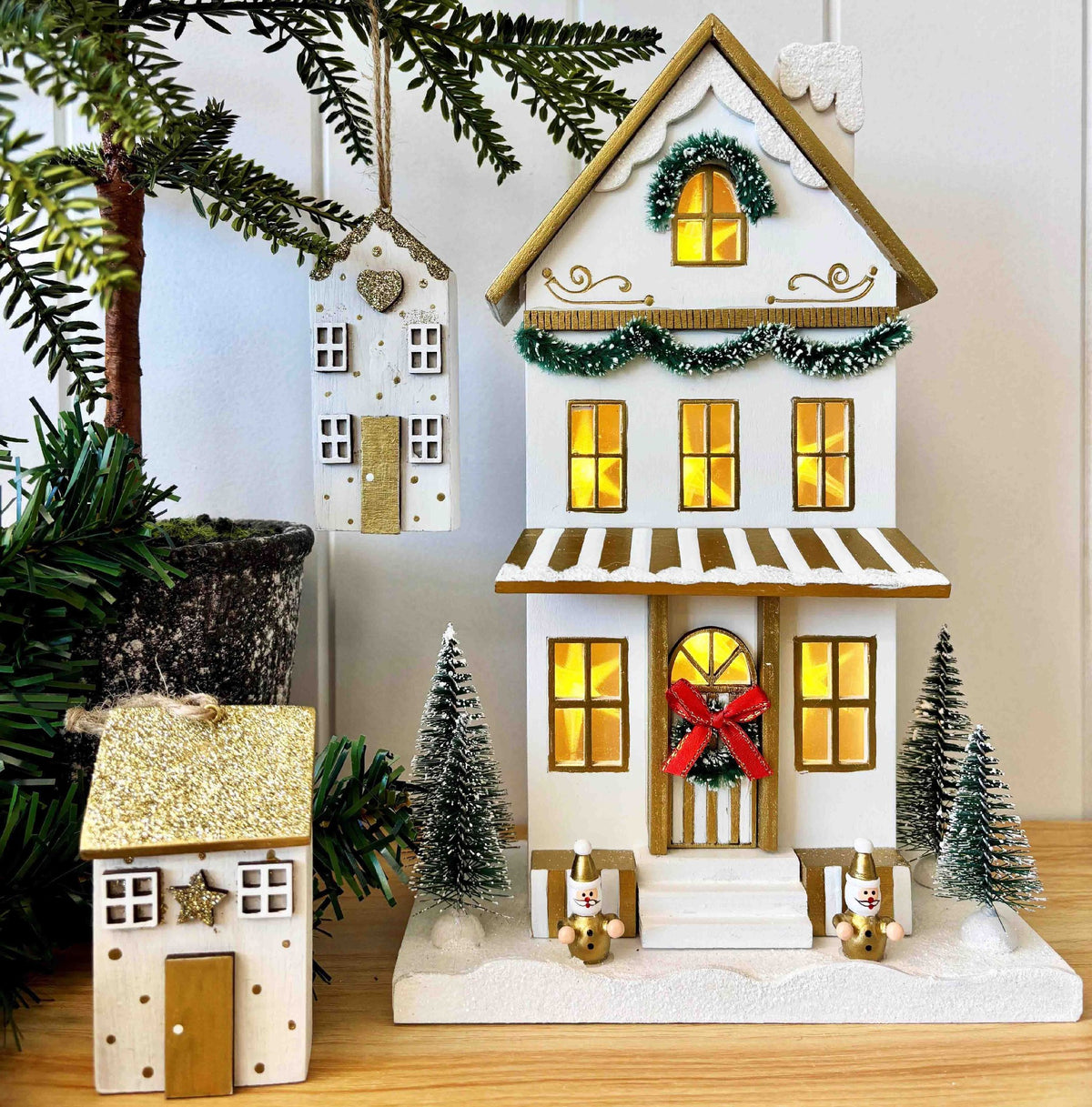 Wonderland Light Up House Standing Decoration White 28cm