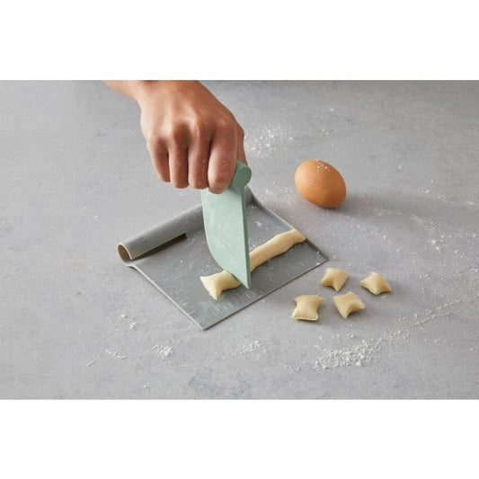 Grand Designs 2 In 1 Dough Chopper And Scraper